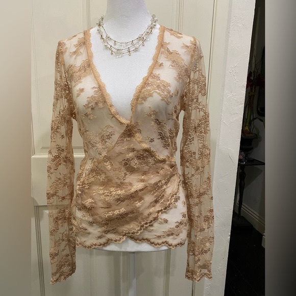Fancy top with tan netting and gold accents - Picture 1 of 12